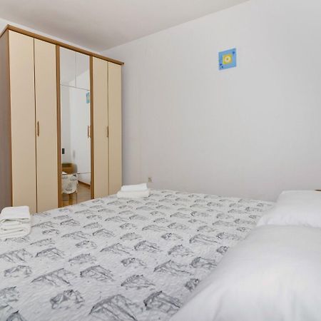 Apartments Ive - With Sea View Tisno Exterior photo